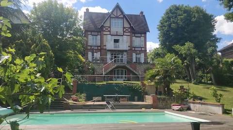 B&B, Belle Epoque mansion, 30' from Paris & pool
