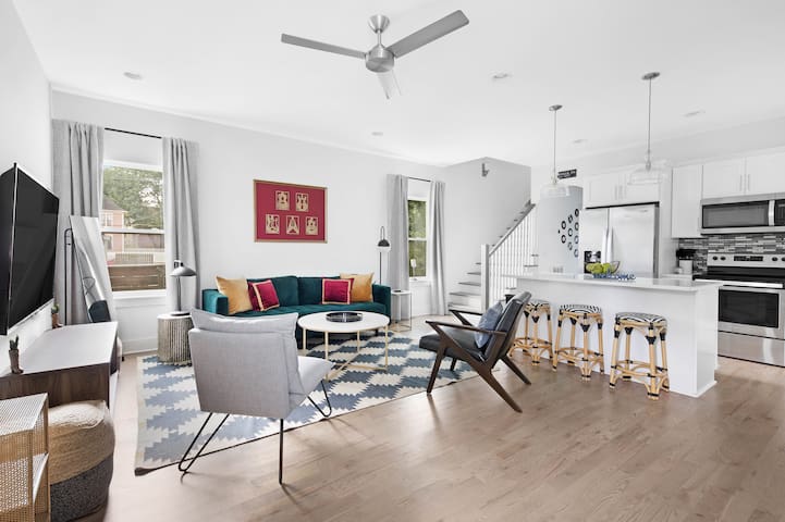 Chic Oasis 5 min to Broadway! No Bunks! 8 Q/K Beds