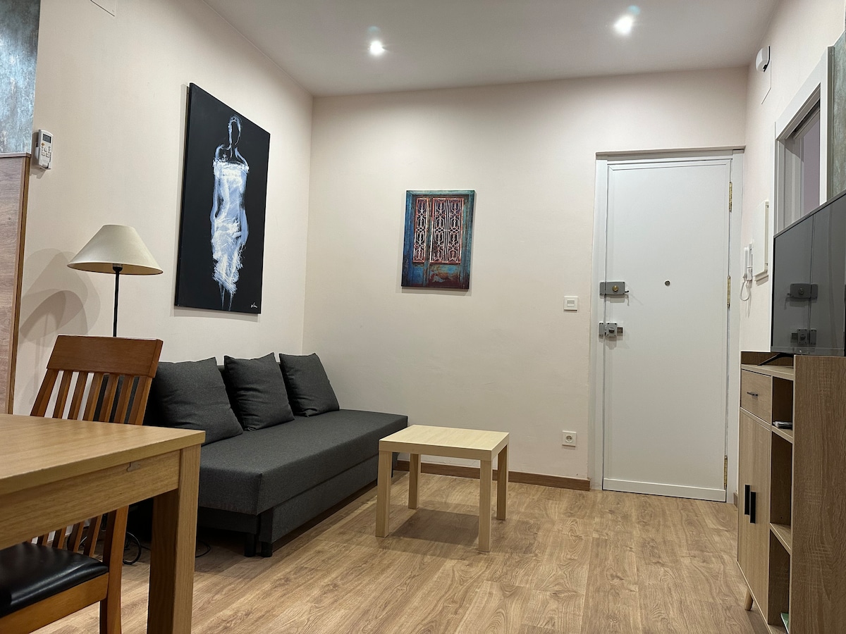 Top performing Airbnb: Two Rohan Towers - Charming with Interior Balcony in Delicias