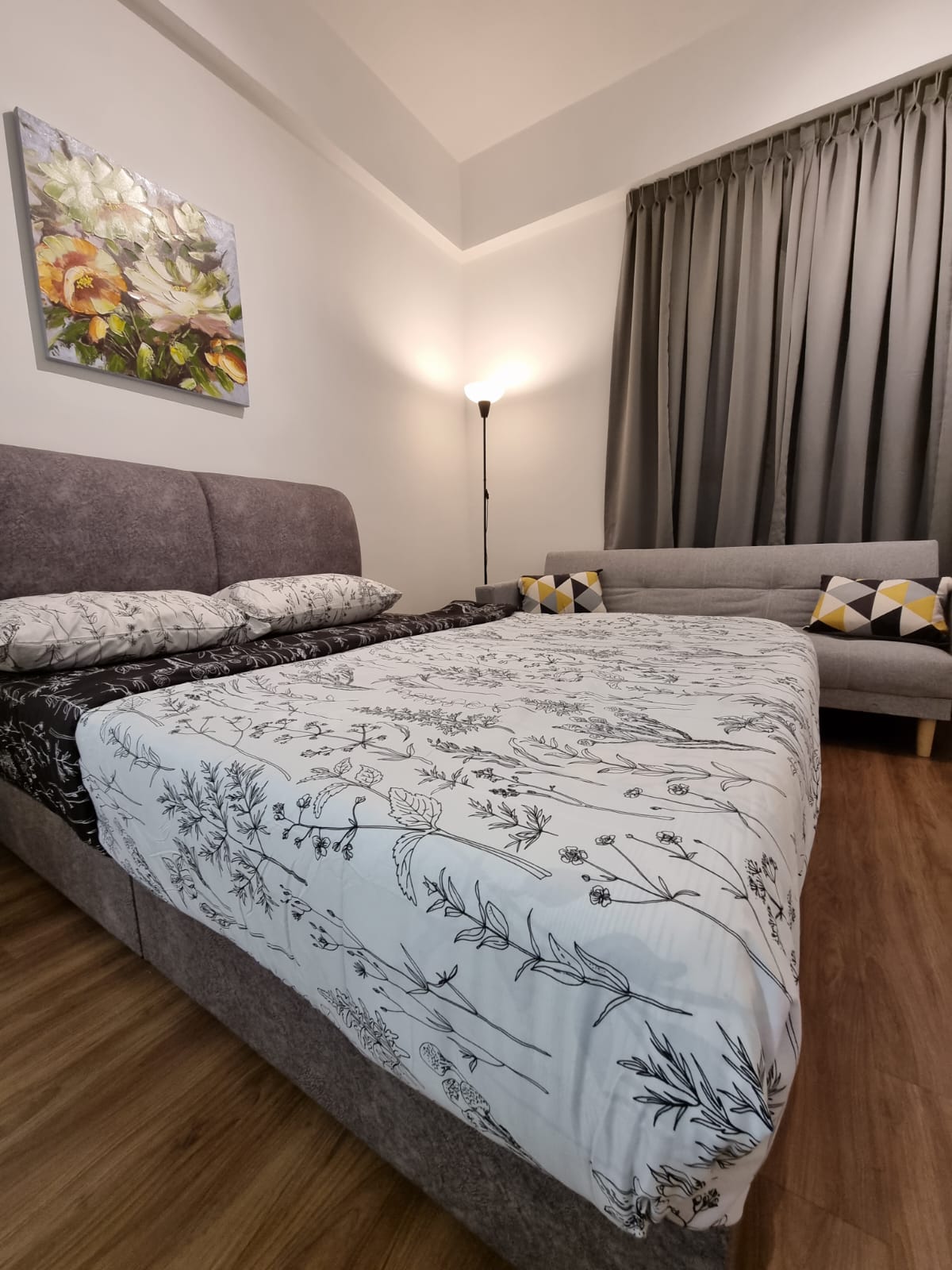 主卧室和沙发床