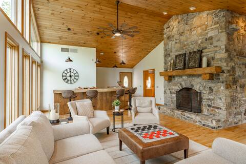 Blue mountain retreat *sleeps 30*