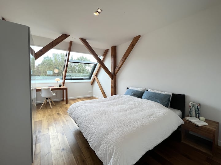 主卧配备Auping Boxspring。