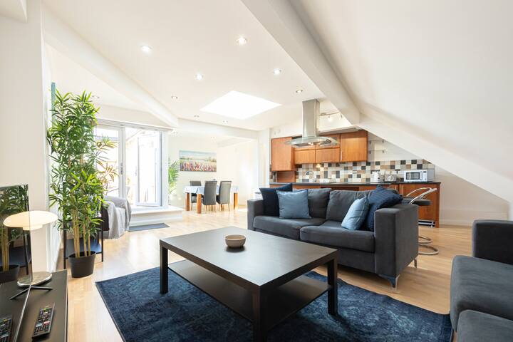 The Withington Deluxe Two Bedroom Penthouse Escape gallery image 3