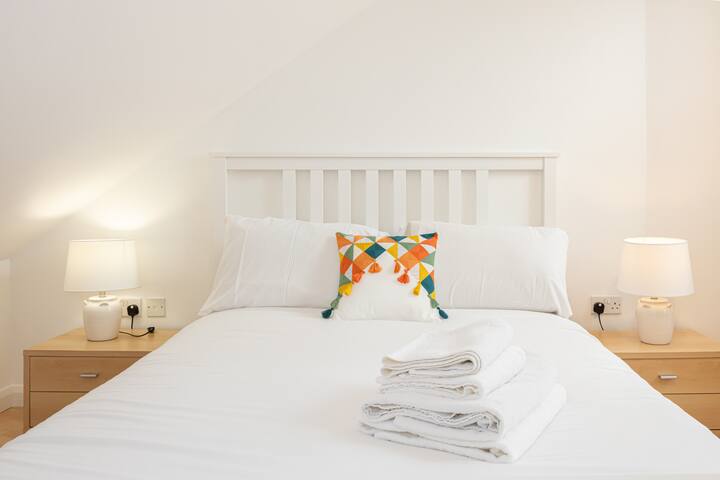 The Withington Deluxe Two Bedroom Penthouse Escape gallery image 4