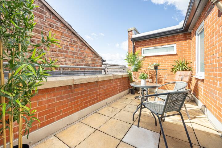 The Withington Deluxe Two Bedroom Penthouse Escape gallery image 2