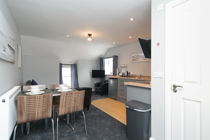 Self Contained Apartment At Country Pub Restaurant - Red Wharf Bay