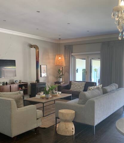 Newlands Family Home – with pool and solar system gallery image 4