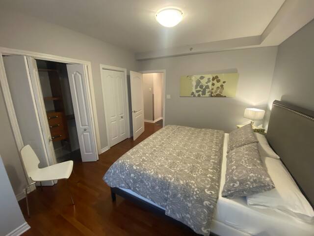 Aparthotel-Montreal Penthouse gallery image 3