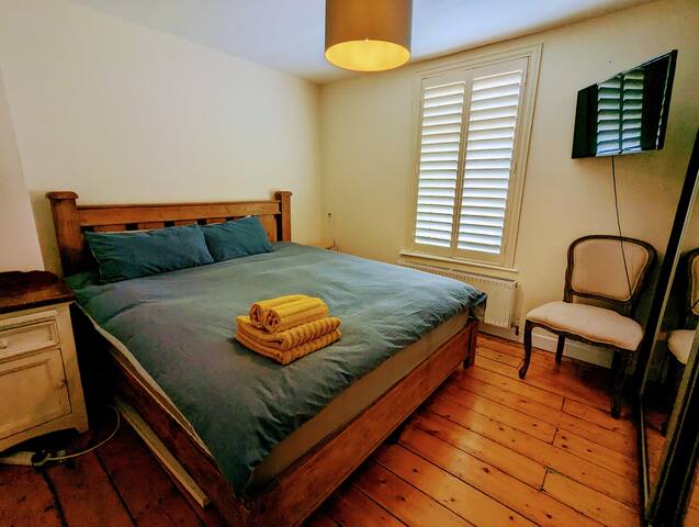 3BR Modern Dublin House | Docks, Beach | Tech HQs gallery image 5