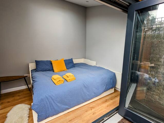 3BR Modern Dublin House | Docks, Beach | Tech HQs gallery image 4