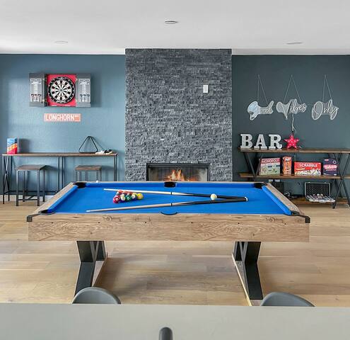 Casa Blanca | Pool • Putting Green • Game Room gallery image 2