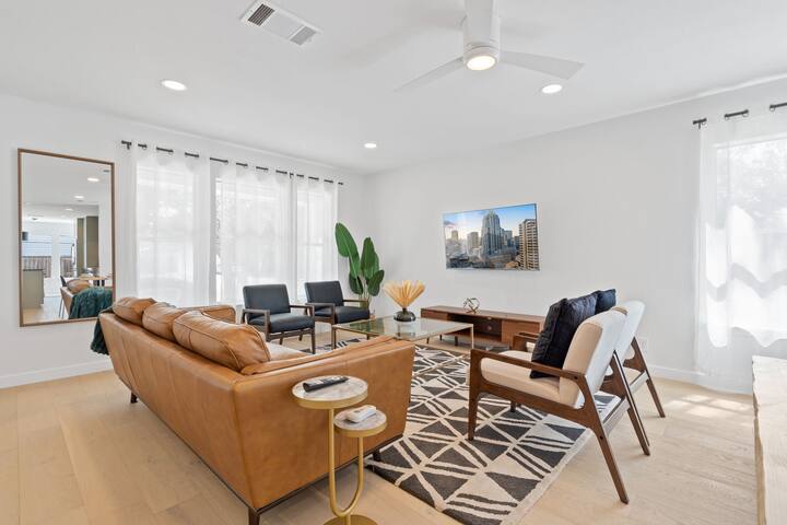 Casa Blanca | Pool • Putting Green • Game Room gallery image 5