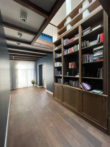 Penthouse in central Amsterdam gallery image 3