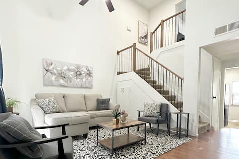 Popular Airbnb listing: Townhome near the Medical Center and Lackland in Woodlawn Hills/ Ingram Hills