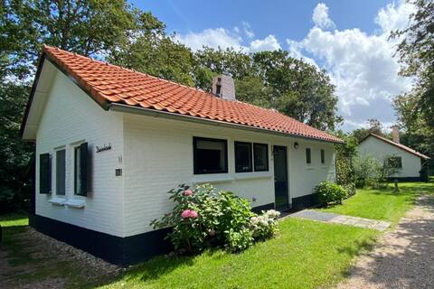 Holiday home Duinhoek, in the forest by the sea