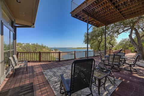 Lakeside Leisure - Boat Dock, Deck and Game Room!