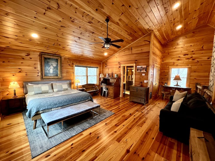 #3 - Falcon's Crest Master Bedroom Loft with Private Bathroom and Sofa Bed