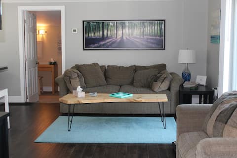 Top Airbnb: Lowbanks by the Lake in Haldimand County