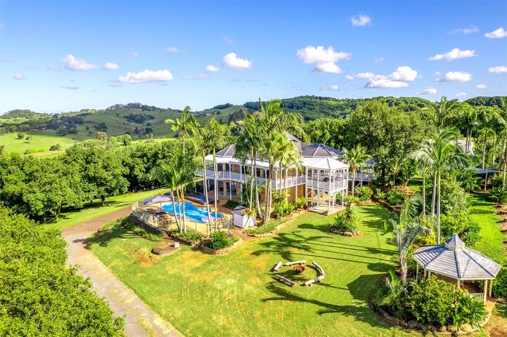 Halt Hill – Large Homestead with sweeping views. gallery image 5