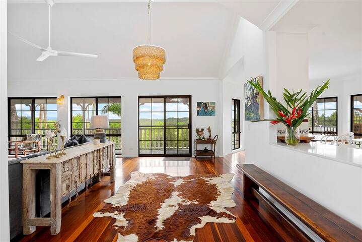 Halt Hill – Large Homestead with sweeping views. gallery image 4