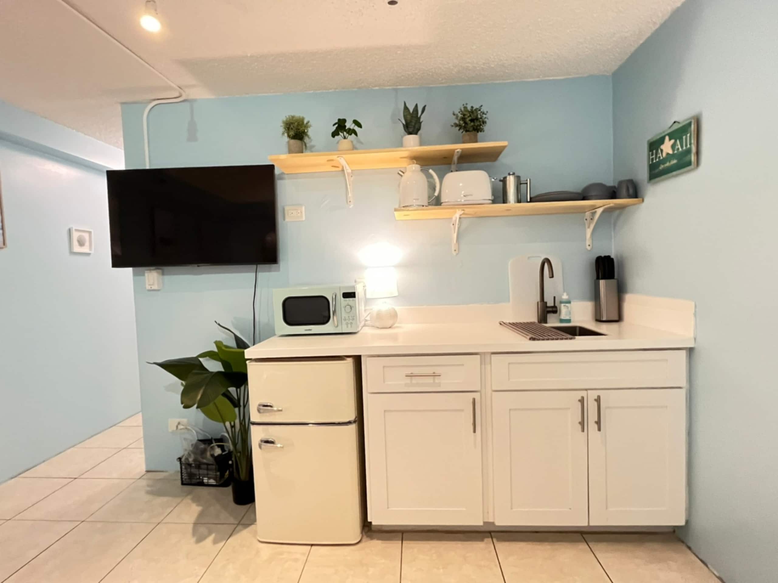 Condo in Honolulu · ★4.68 · Studio · 1 bed · 1 private bath - Image 24