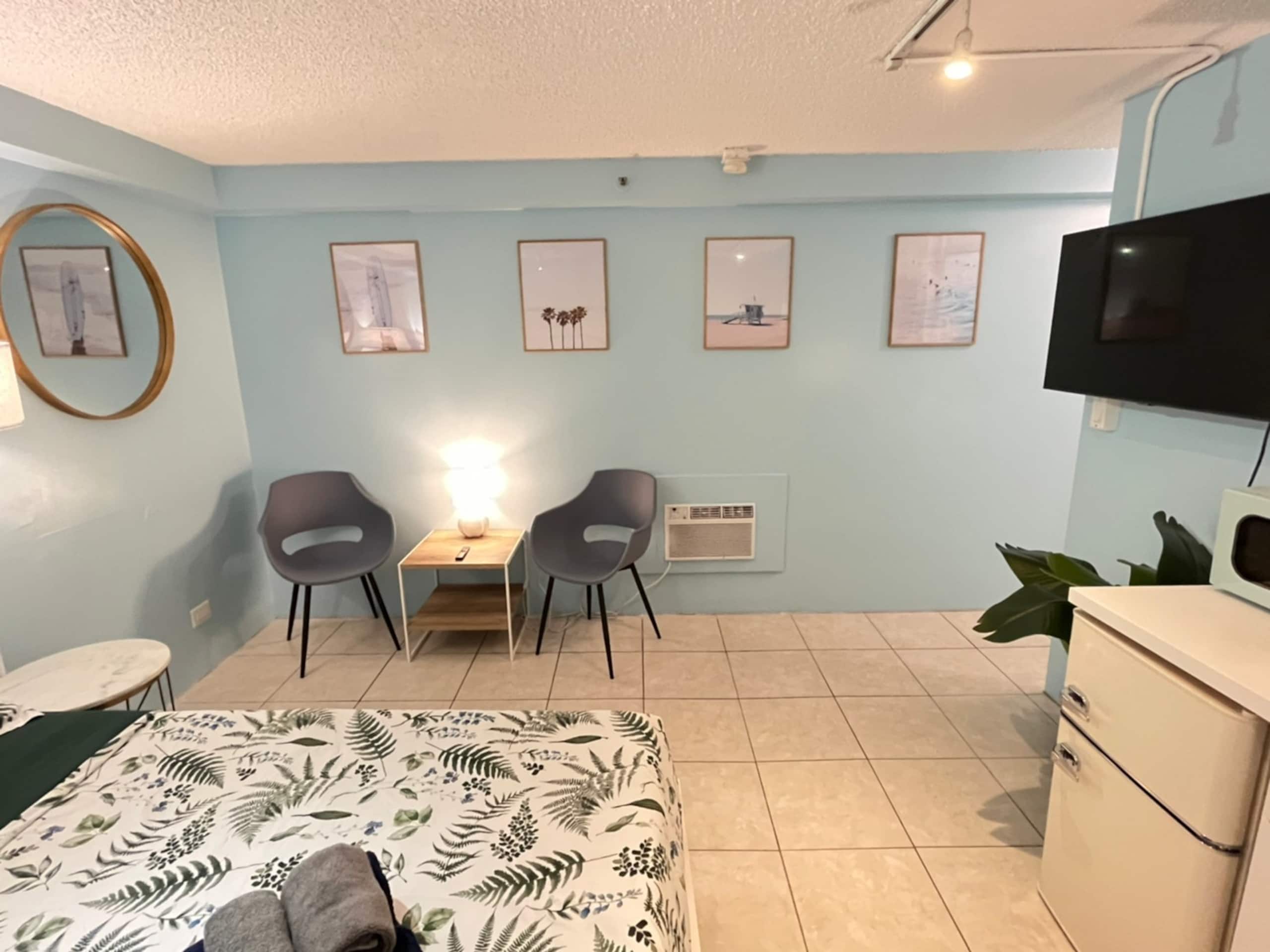 Condo in Honolulu · ★4.68 · Studio · 1 bed · 1 private bath - Image 26