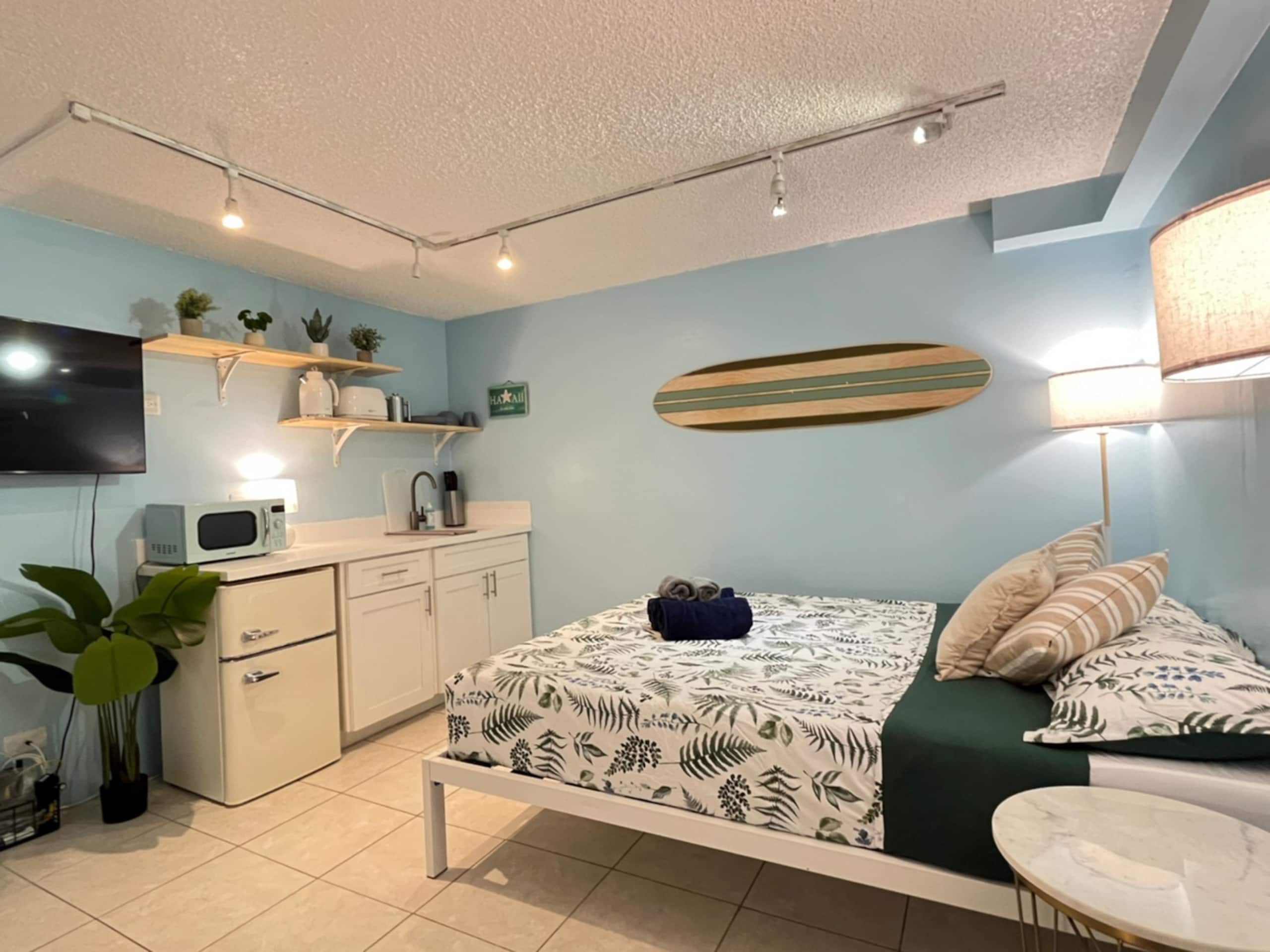 Condo in Honolulu · ★4.68 · Studio · 1 bed · 1 private bath - Image 18