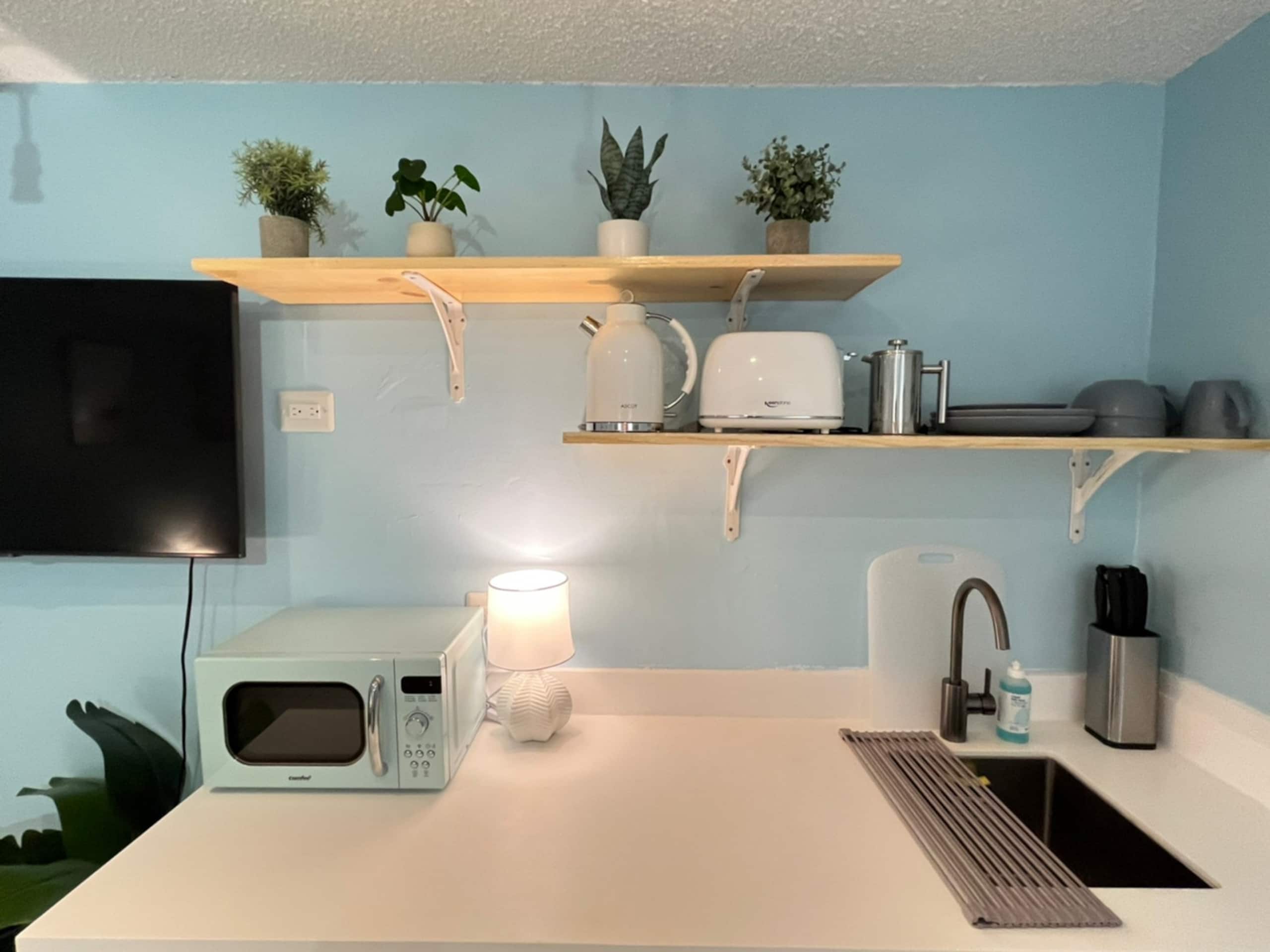 Condo in Honolulu · ★4.68 · Studio · 1 bed · 1 private bath - Image 30