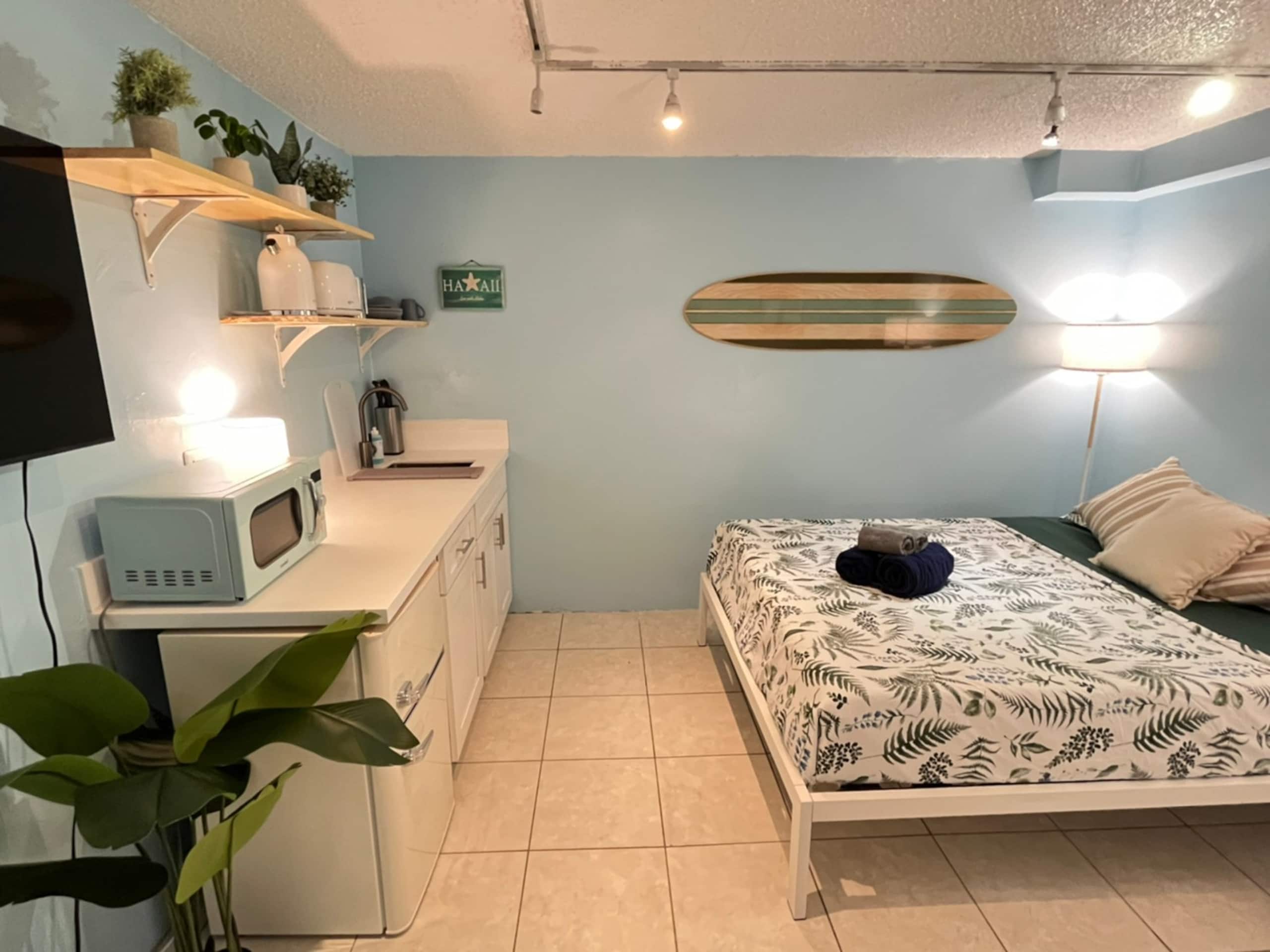 Condo in Honolulu · ★4.68 · Studio · 1 bed · 1 private bath - Image 19