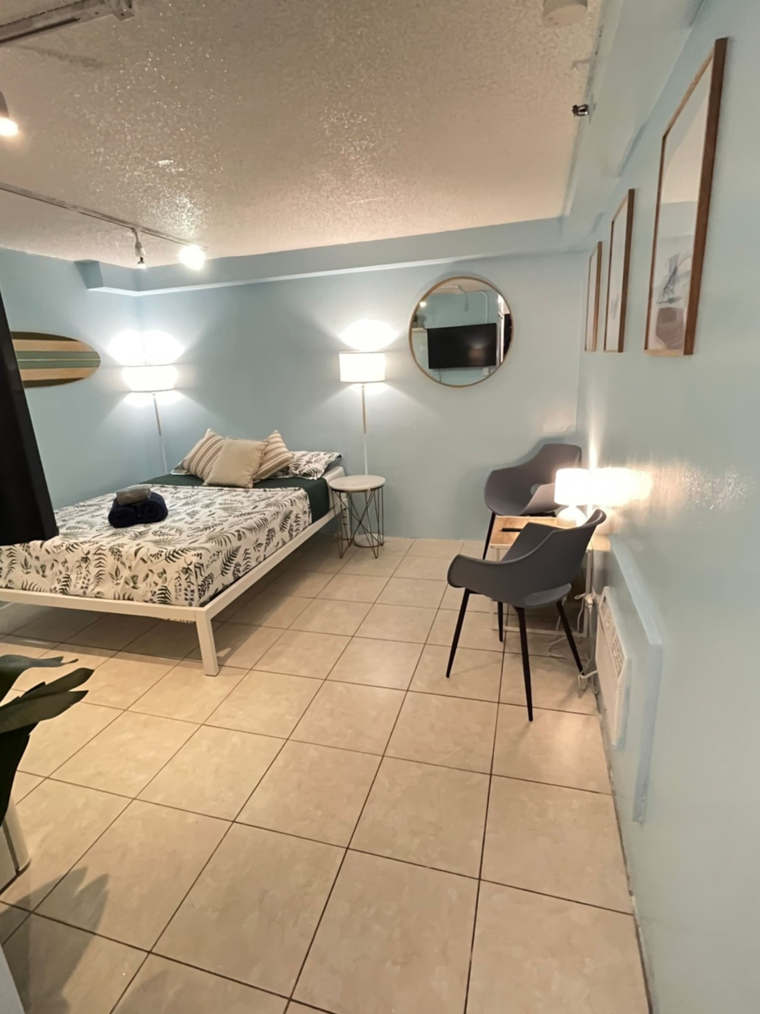 Condo in Honolulu · ★4.68 · Studio · 1 bed · 1 private bath - Image 22