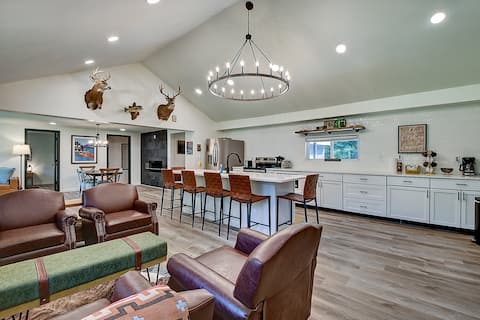 Camp Collins-French Lick Gem Hot Tub and Fire Pit!