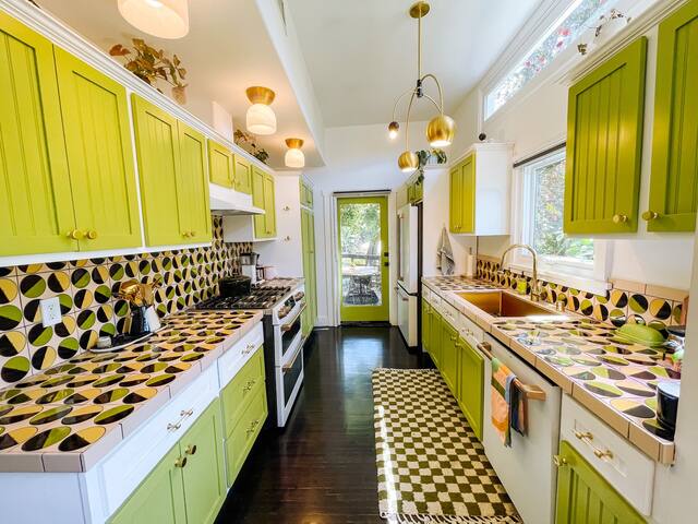 Designer home in hip Highland Park w/ pool & hotub gallery image 3