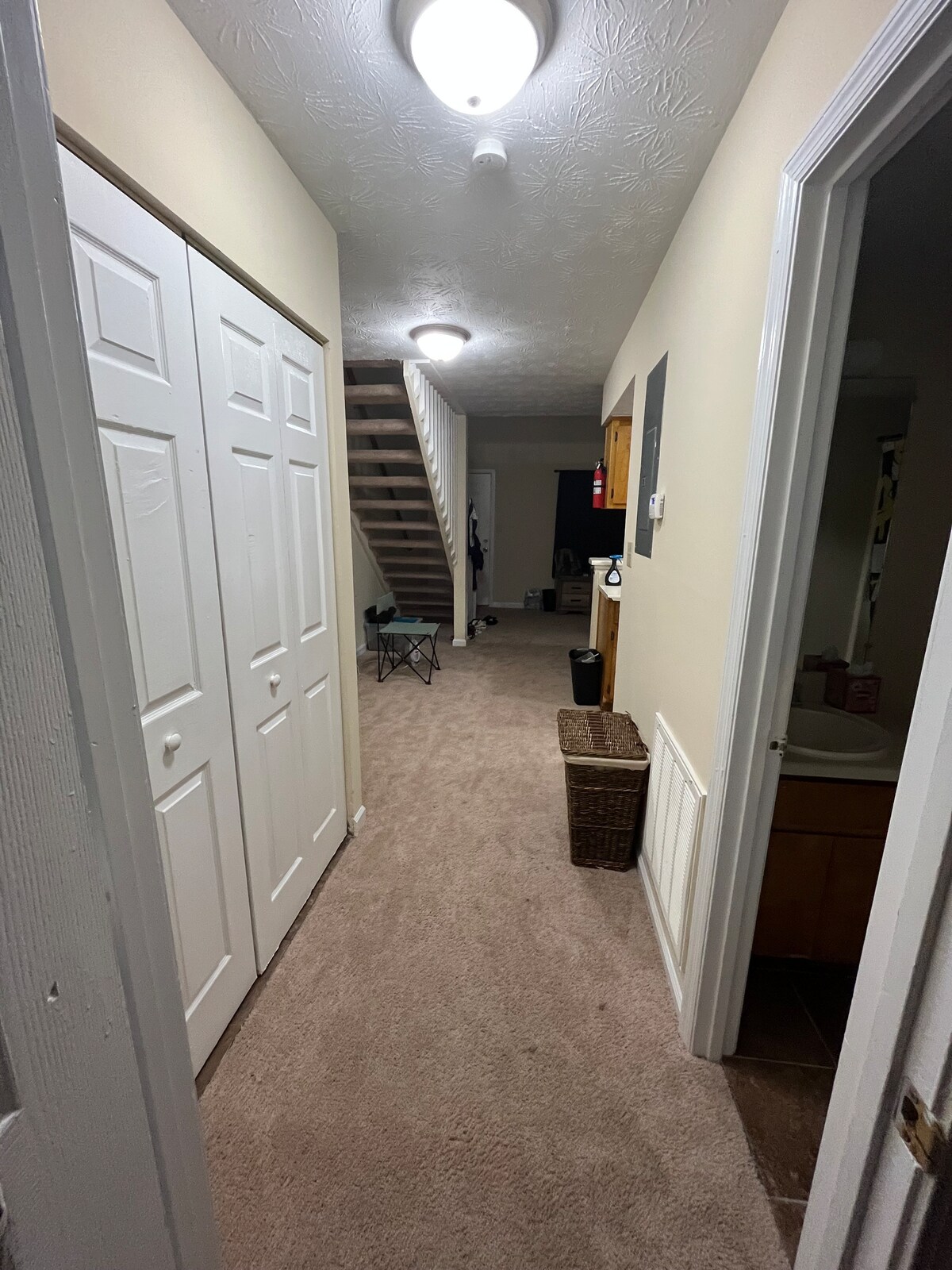 Townhouse style apartment w/loft