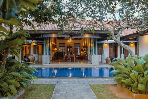 6 Bed Rooms villa in Bentota