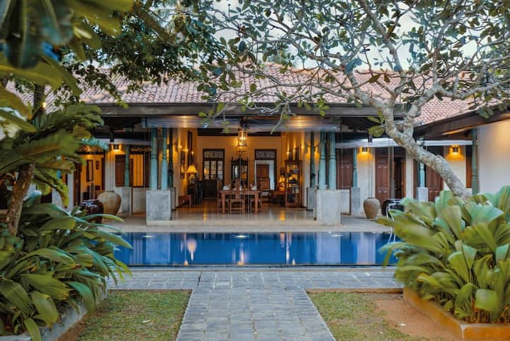 6 Bed Rooms villa in Bentota