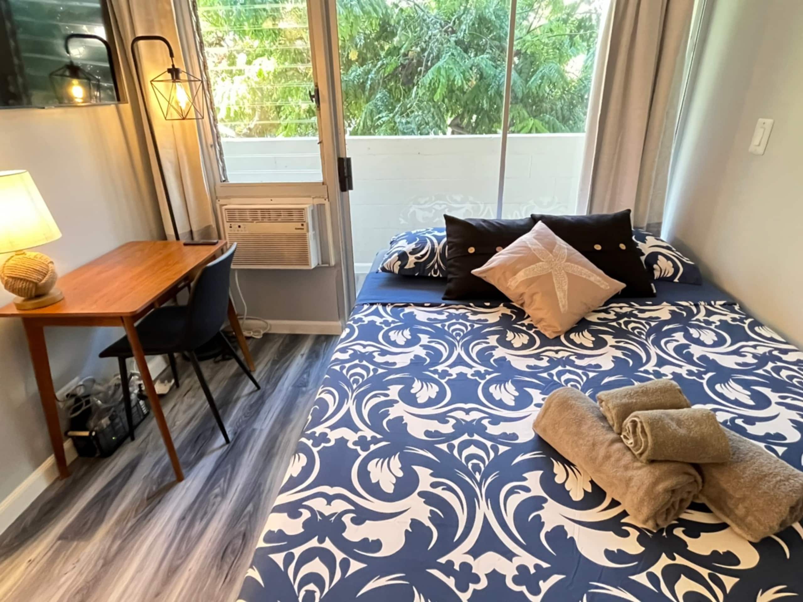 Condo in Honolulu · ★4.2 · Studio · 1 bed · 1 private bath - Image 15