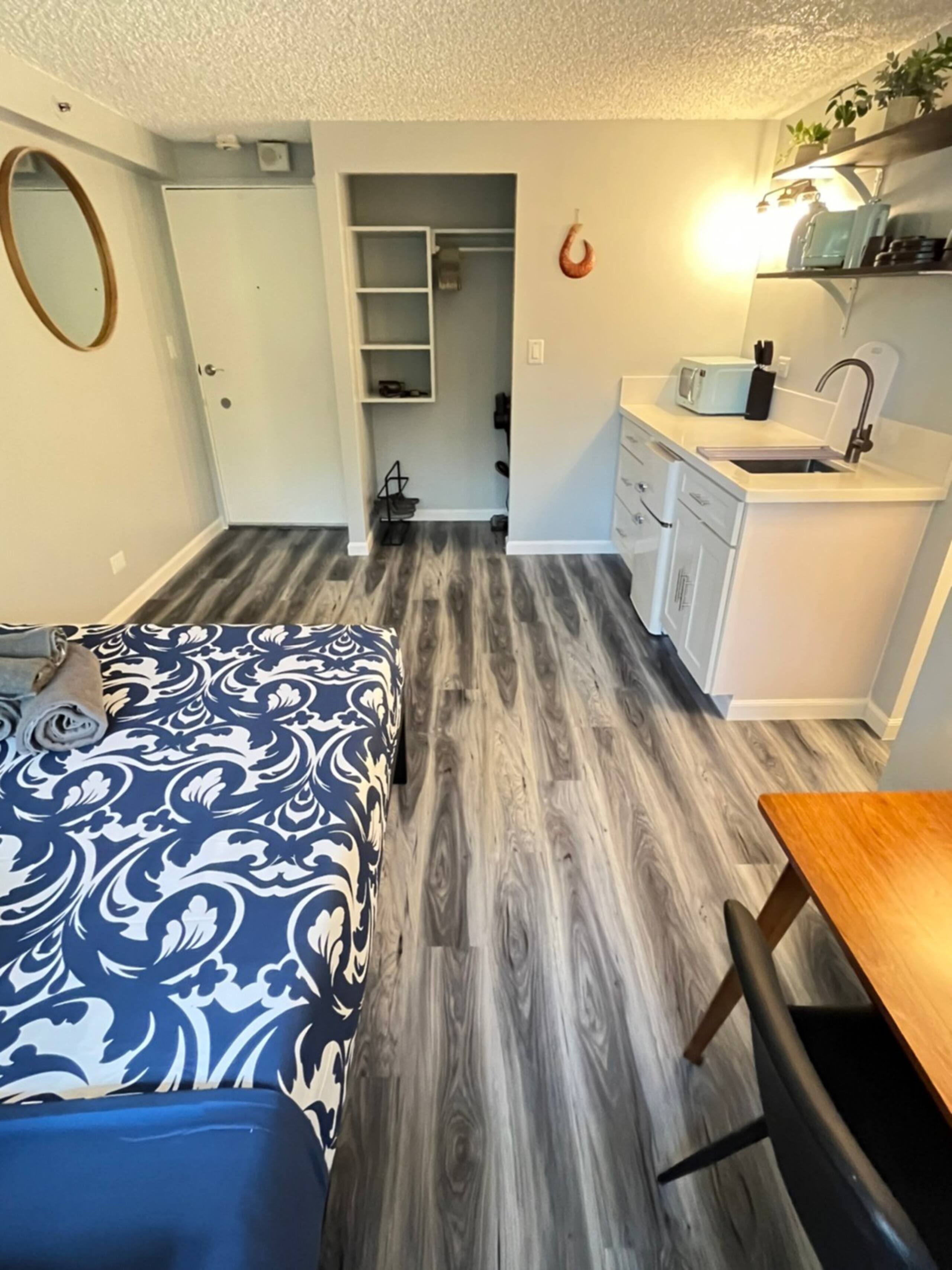 Condo in Honolulu · ★4.2 · Studio · 1 bed · 1 private bath - Image 22
