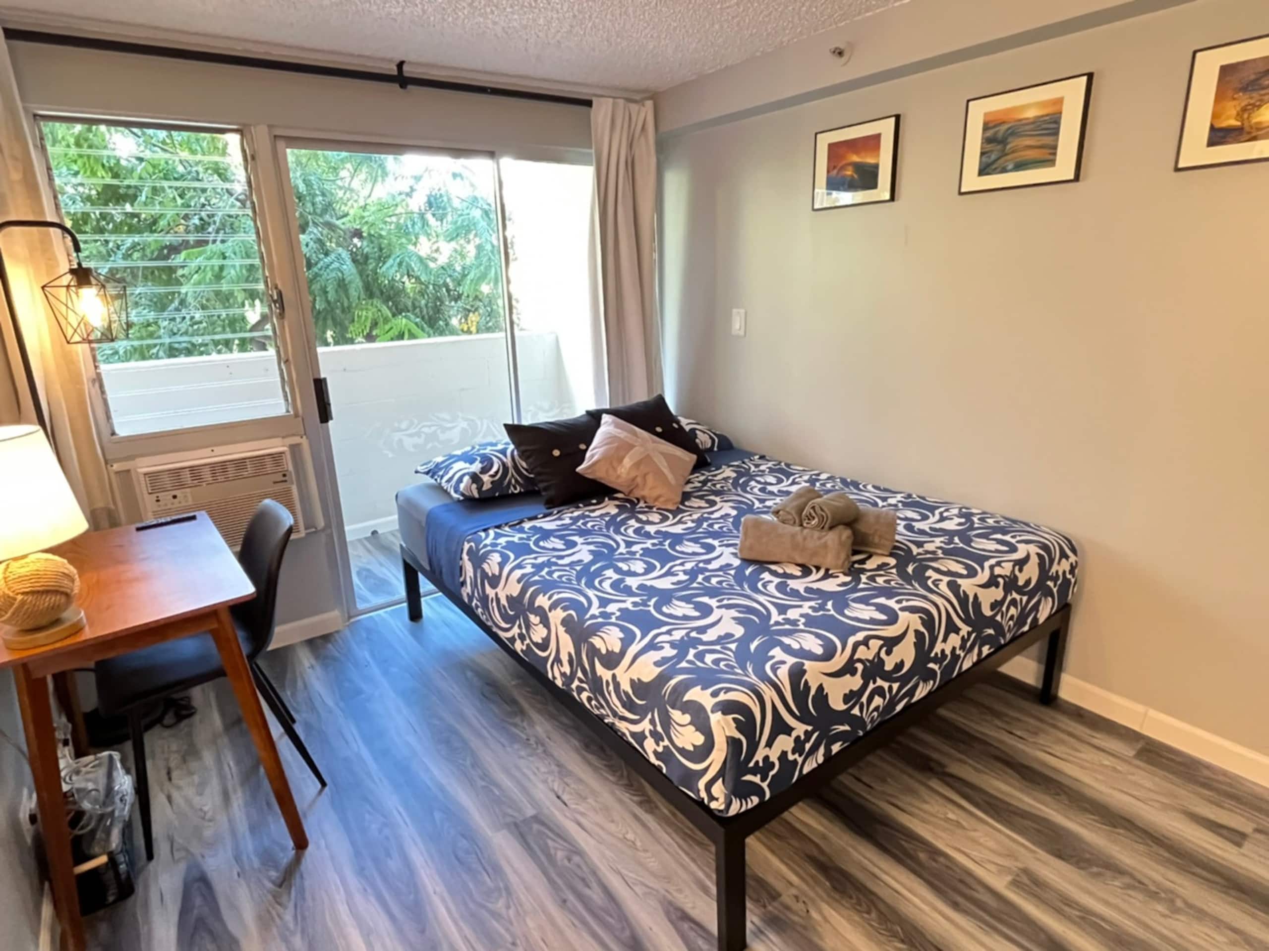 Condo in Honolulu · ★4.2 · Studio · 1 bed · 1 private bath - Image 14
