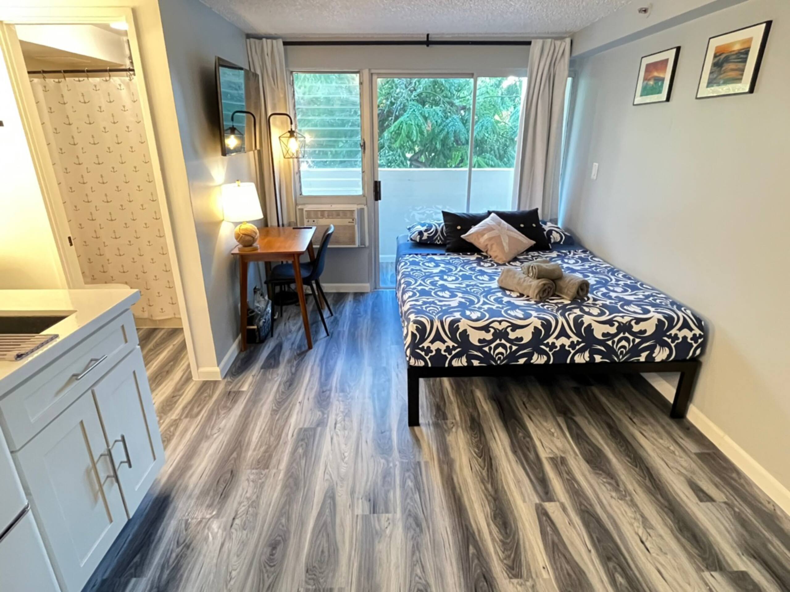 Condo in Honolulu · ★4.83 · Studio · 1 bed · 1 private bath - Image 18