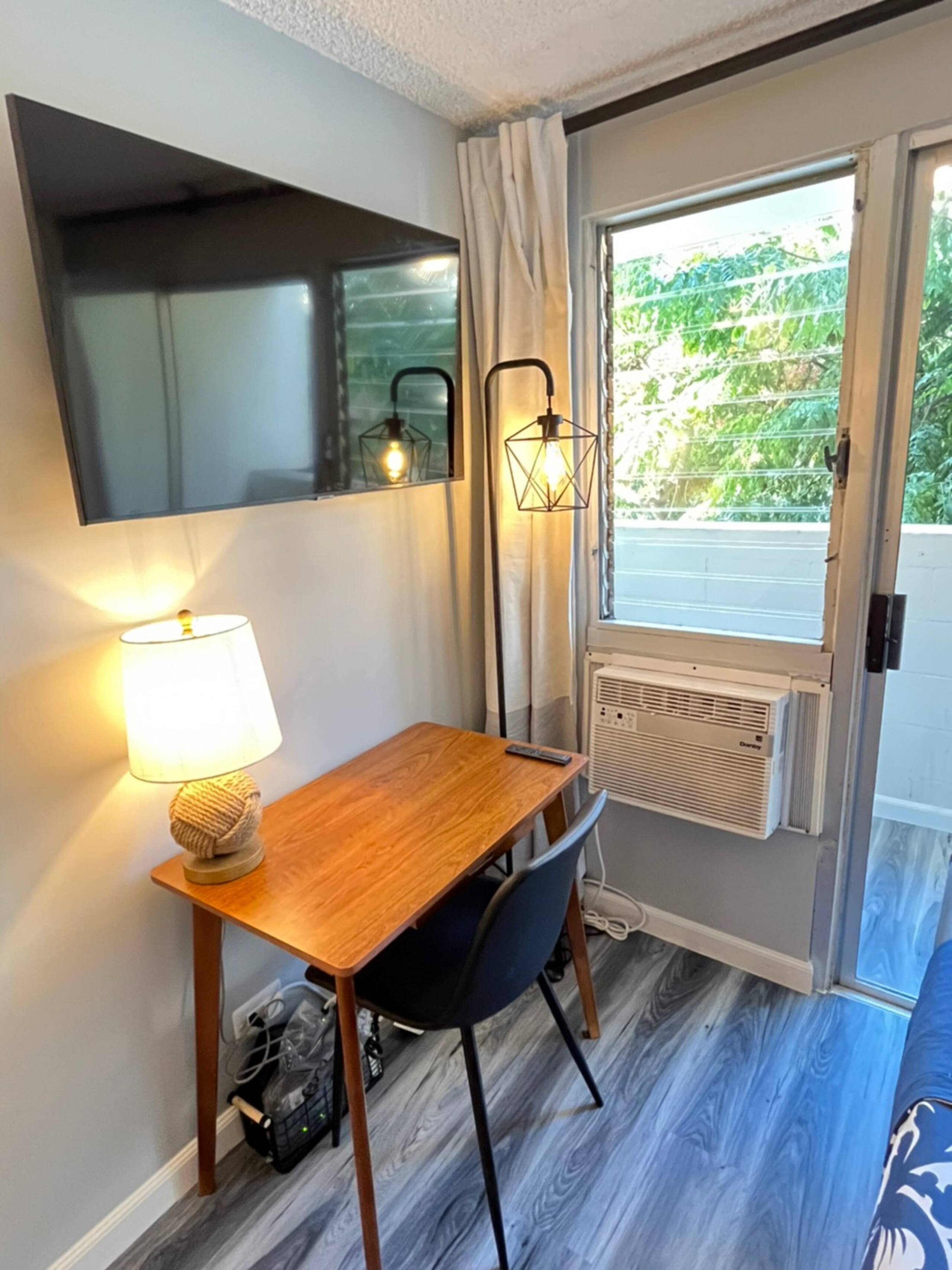Condo in Honolulu · ★4.83 · Studio · 1 bed · 1 private bath - Image 19