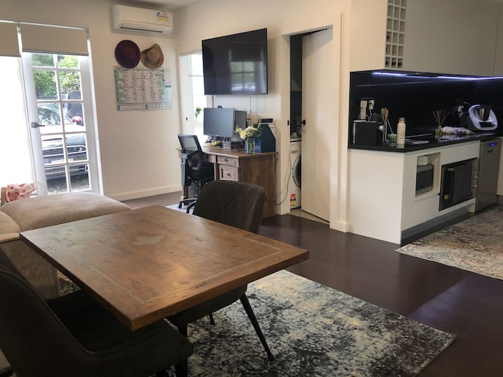 Kookaburra Cottage – Bushland Retreat, Near Town - 鮑勒爾