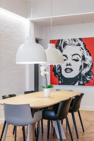 Marilyn: Luxe & Stylish 3BD retreat by halu! gallery image 3