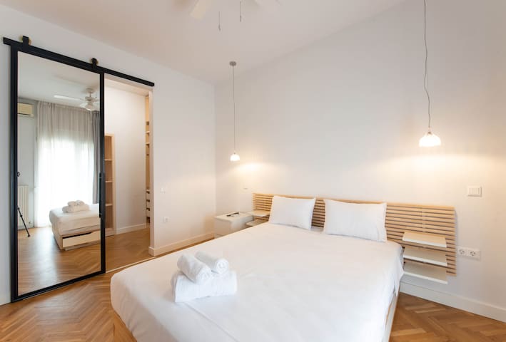 Marilyn: Luxe & Stylish 3BD retreat by halu! gallery image 5