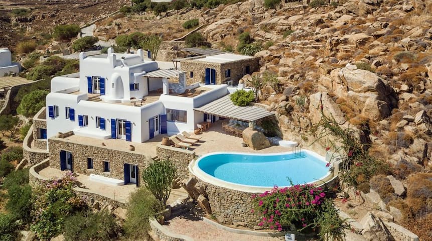 Villa Leo – Sea View Elegance & Infinity Pool