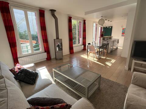 House 10 minutes from the Arc de Triomphe and La Défense