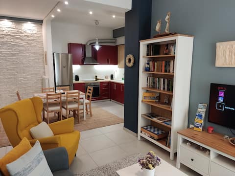 Top Airbnb: Central & Comfortable, 2BR apt in ΣΤΕΡΝΑ