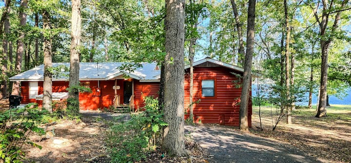 Roddy's Roost Lakefront Cabin - Hot Springs AR - Cabins for Rent