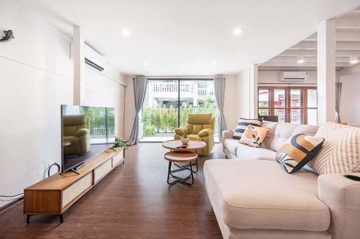 PrivateHouse_CityCenter_BTS Ekkamai_BigC_Parking gallery image 3