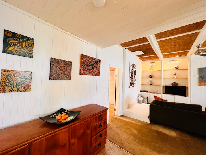 Indawo yokuphumula evulekile, usilingi ophakeme nezinqwaba zendawo, indawo ekahle kakhulu yokuhlangana