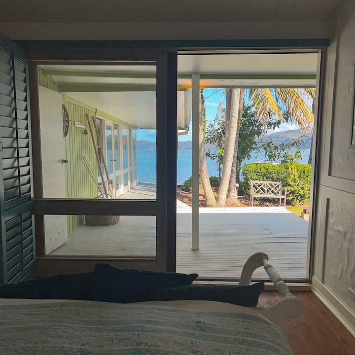 Izindawo zamanzi ekamelweni eliphakathi, elinendawo yokungena ephrayivethi